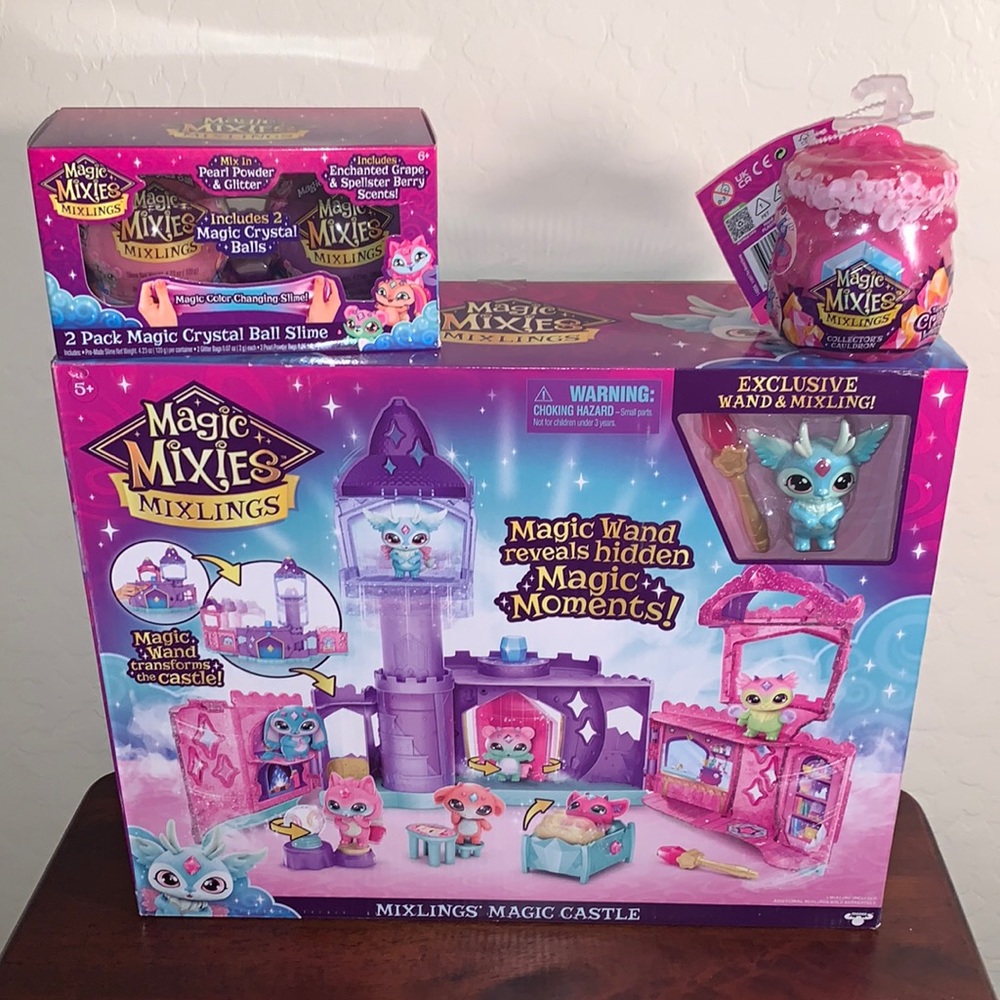 MAGIC MIXIES BRAND NEW MIXLINGS MAGIC CASTLE WITH TWO NEW MAGIC MIXIES TOYS